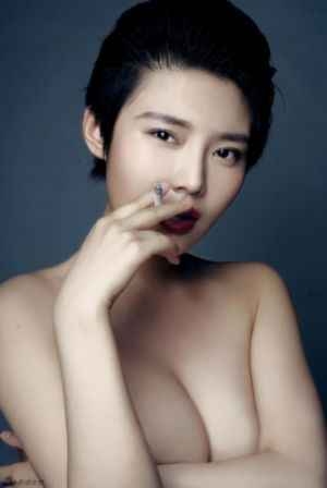 18款禁用看奶app入口_DVD迅雷电影在线